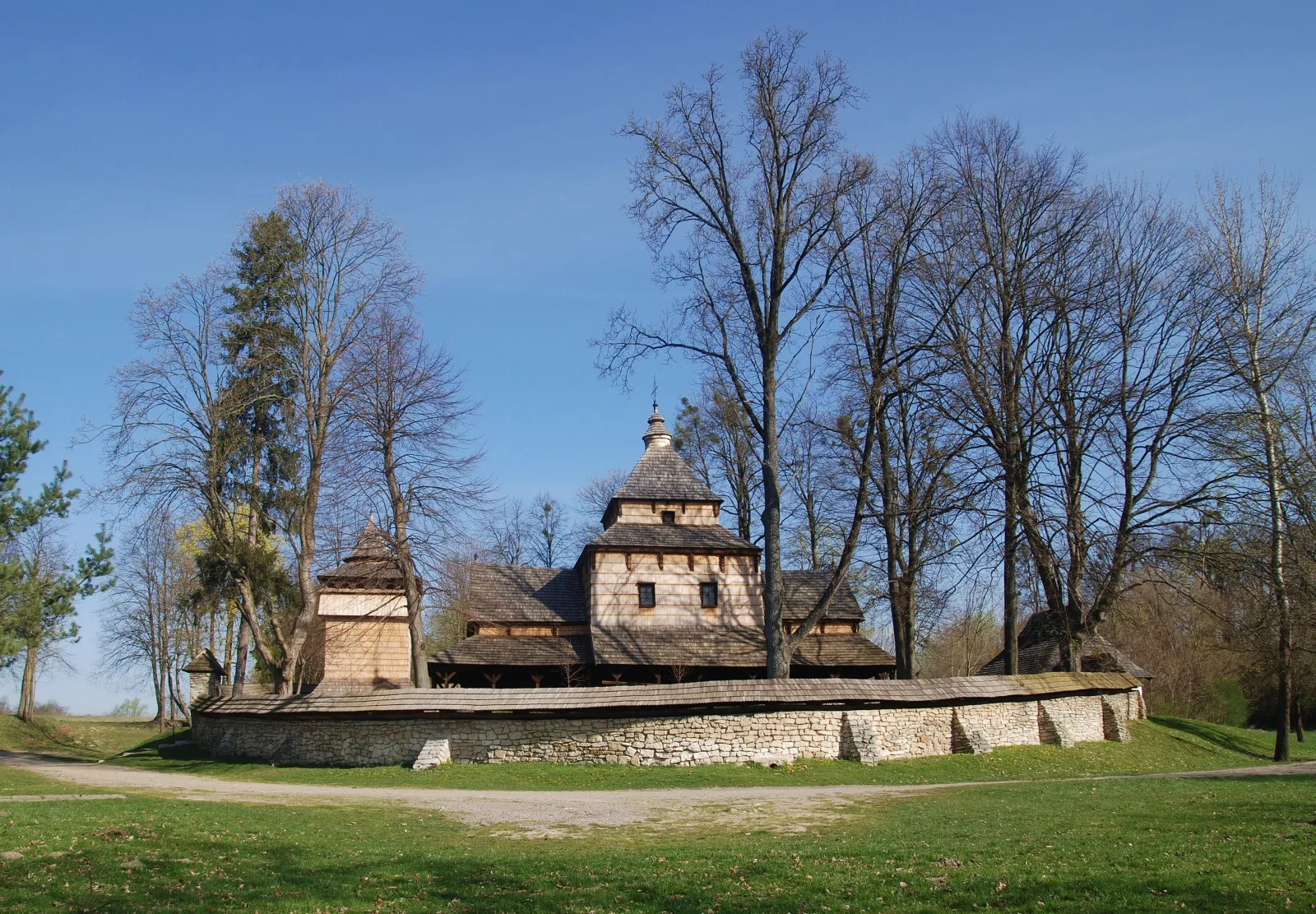 Zespół cerkiewny w Radrużu – cerkiew św. Paraskewy z dzwonnicą (UNESCO)